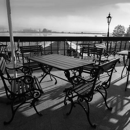 Hotel Wyrwidab โคเจียช ภายนอก รูปภาพ